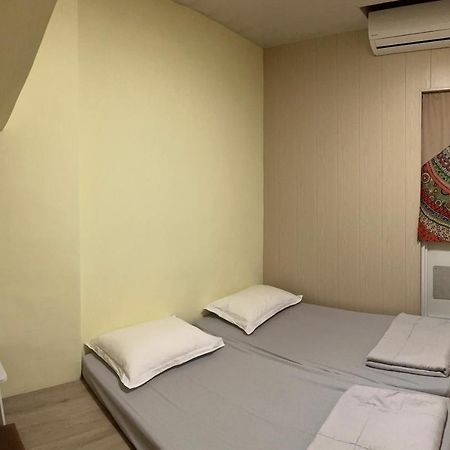 Back To Real Hostel Taitung Bagian luar foto