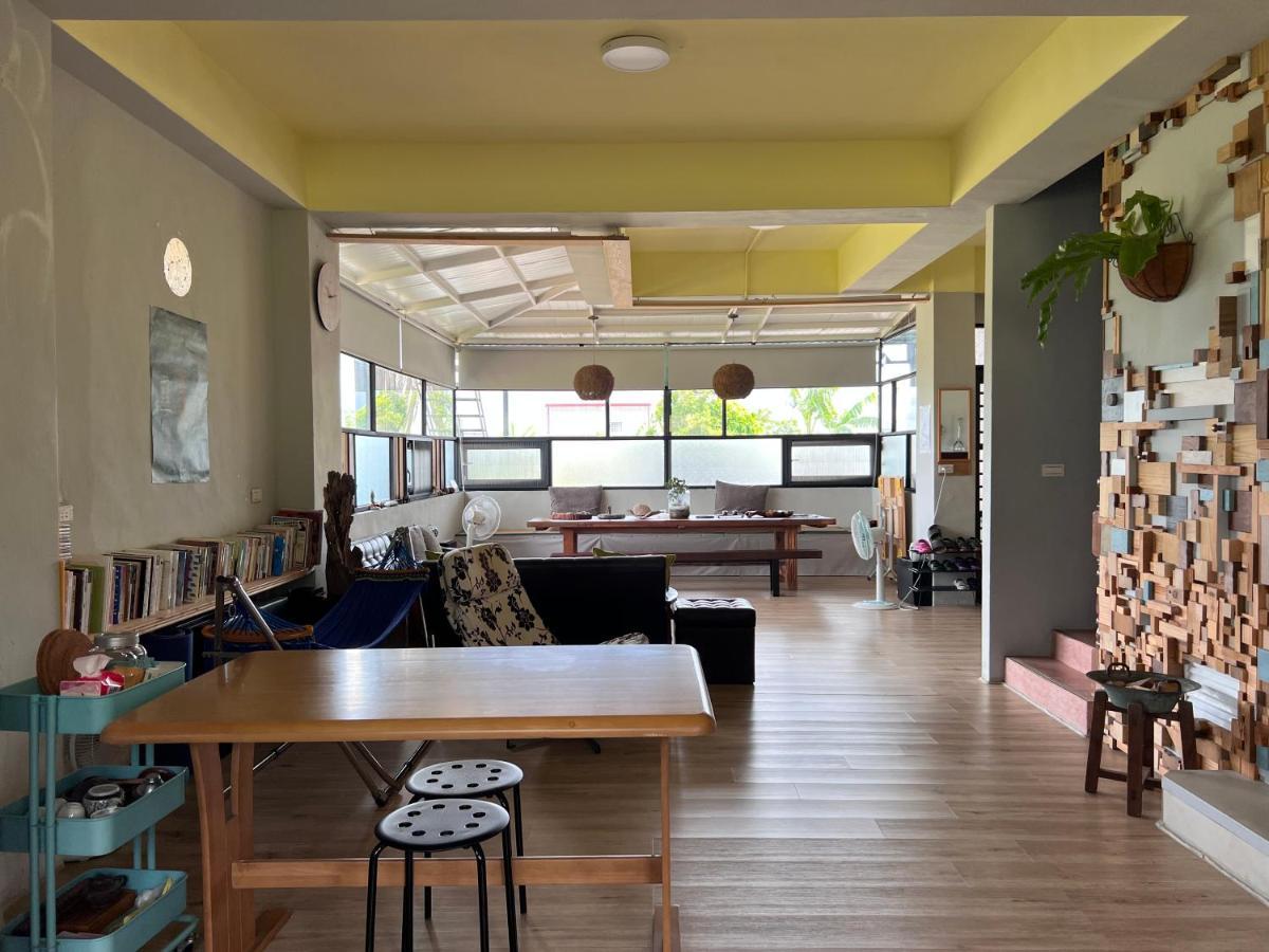 Back To Real Hostel Taitung Bagian luar foto