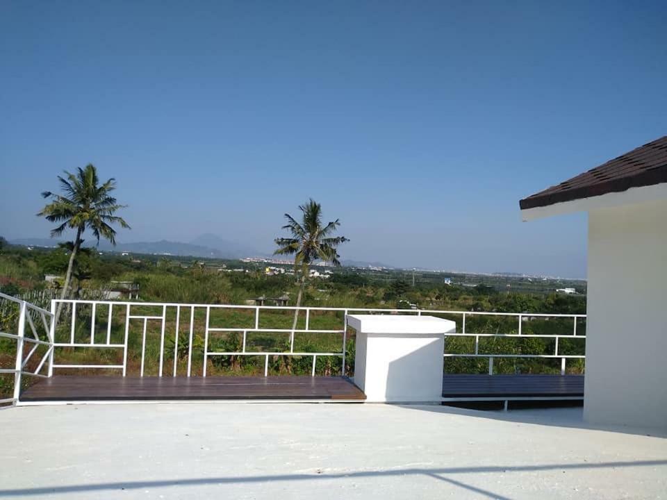 Back To Real Hostel Taitung Bagian luar foto